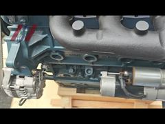 Kubota V3300-DI-ES02, ein wassergekühlter Vierzylinder-Dieselmotor.